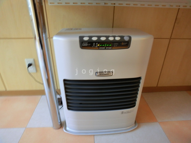 その他設備　灯油ストーブです。