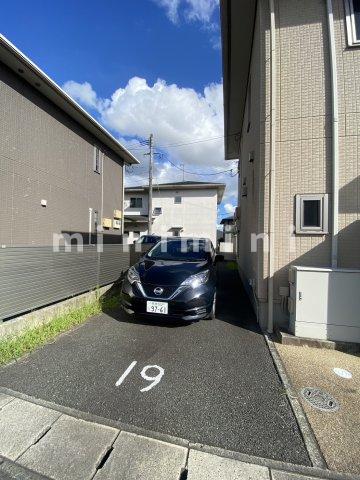 駐車場　※別棟の写真です。現状優先とさせていただきます