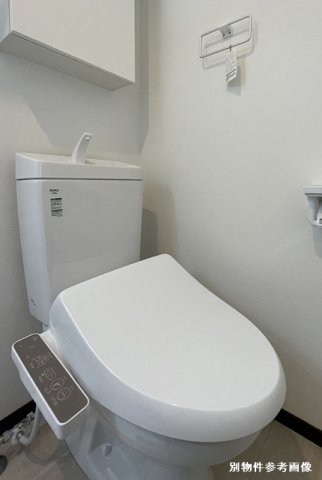 トイレ　嬉しい温水洗浄便座付き♪