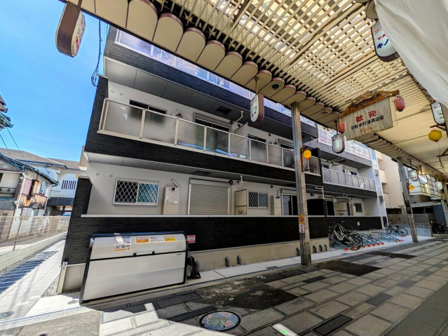 建物外観　商店街に面します