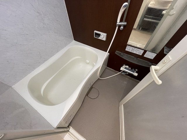 バス・シャワールーム　コンパクトで使いやすいお風呂です
