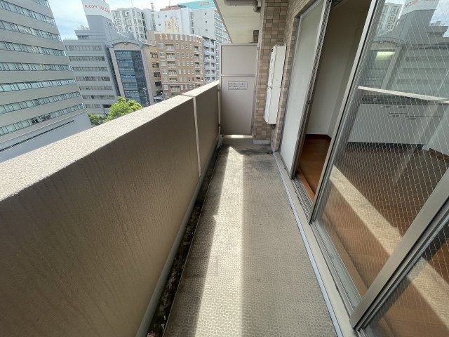 バルコニー　暖かな日差しのふりそそぐバルコニー