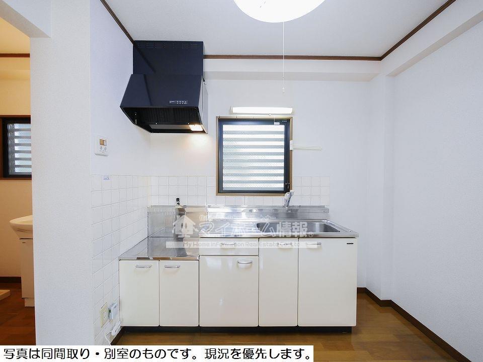 キッチン　※内観写真は102号を引用しており、内装が異なる場合がござい