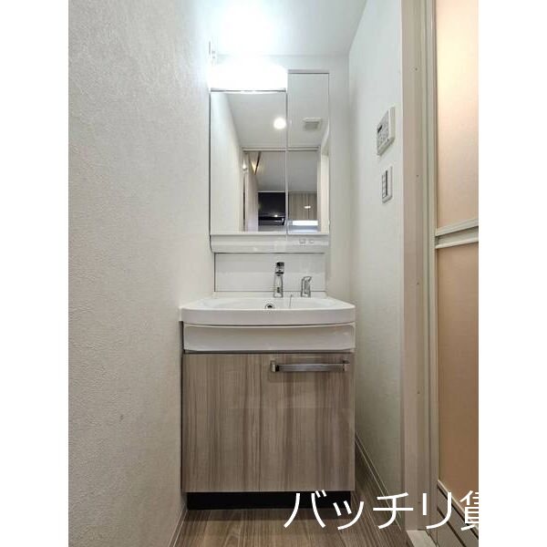 洗面設備　画像は、同型タイプの為、現状を優先いたします。