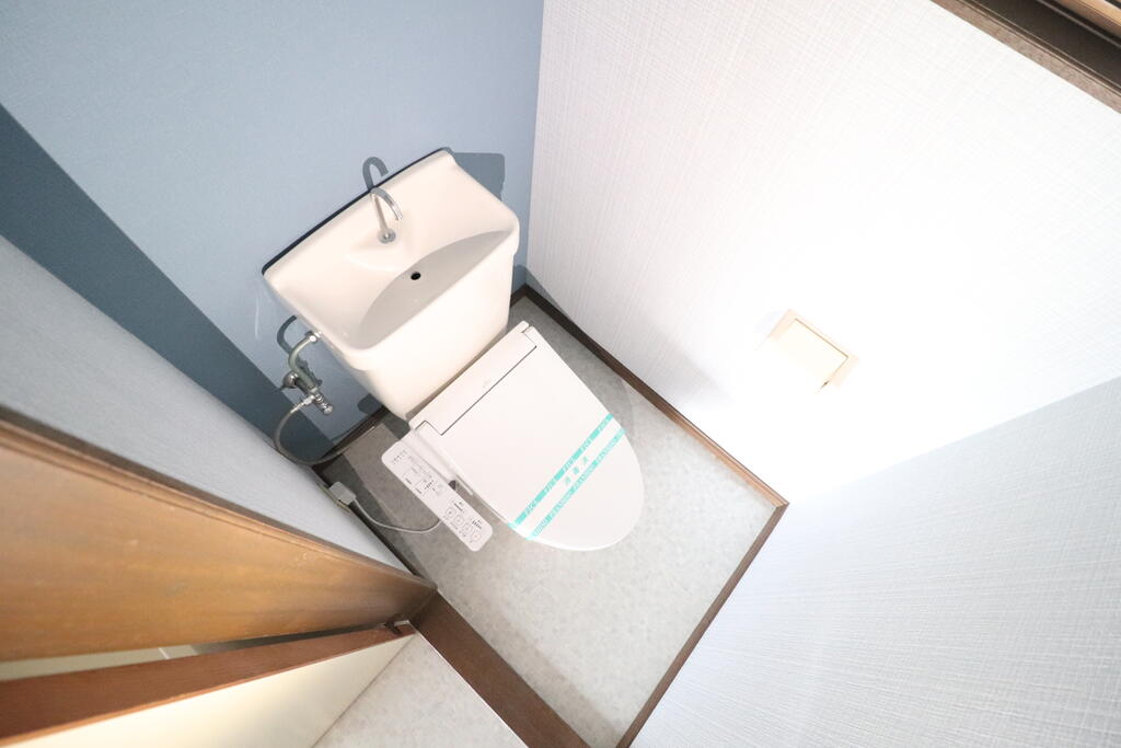 トイレ　温水洗浄便座付きです！