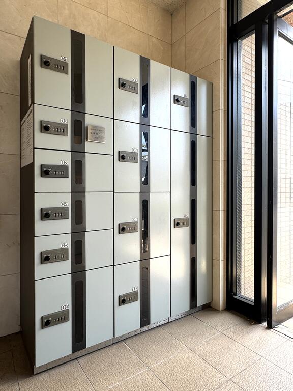 エントランス　宅配ボックス