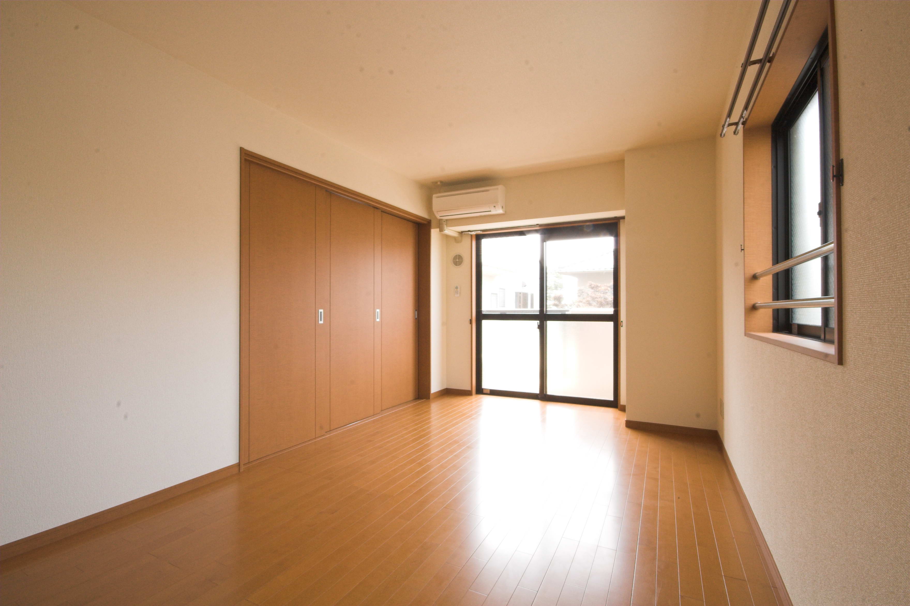 その他設備　リビングに設備でエアコン1台設置済