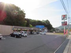 コンビニ　セブンイレブン東広島高美が丘店（コンビニ）まで717m