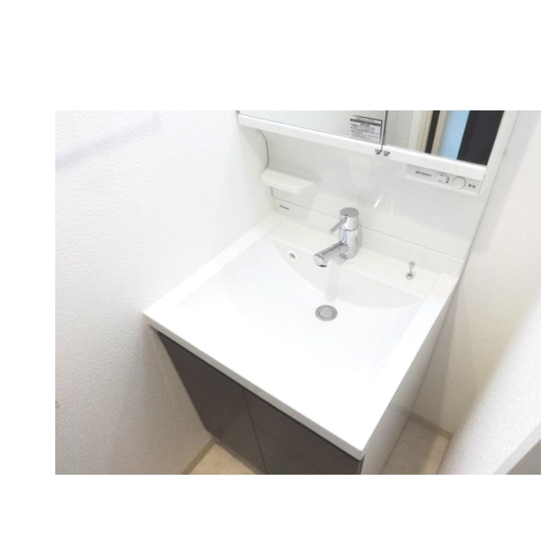 洗面設備　忙しい朝に嬉しい洗髪洗面化粧台です。