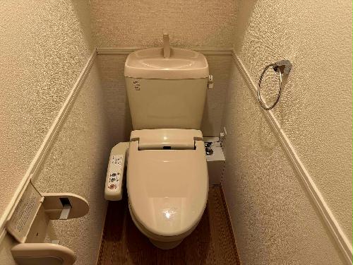 トイレ　※同タイプ部屋の写真となります