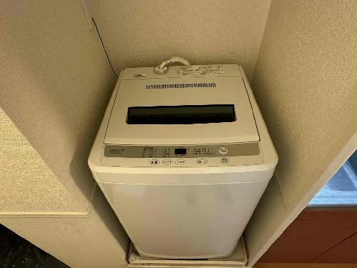 その他設備　※同タイプ部屋の写真となります（洗濯機）