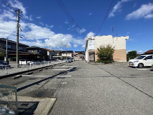 【レオパレス白山の駐車場】