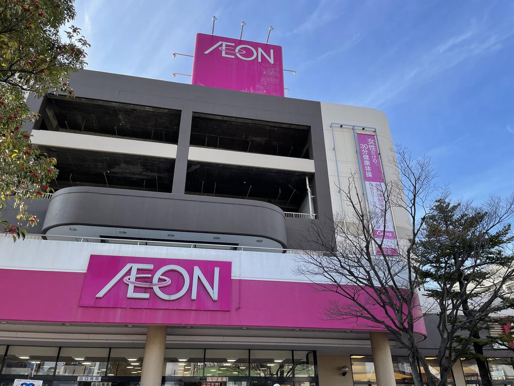 コンビニ　ローソン鳥取千代工場団地前店（コンビニ）まで698m