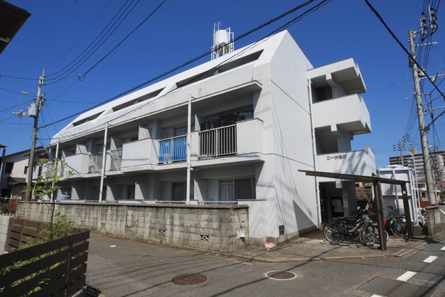 【松山市小栗のマンションの建物外観】