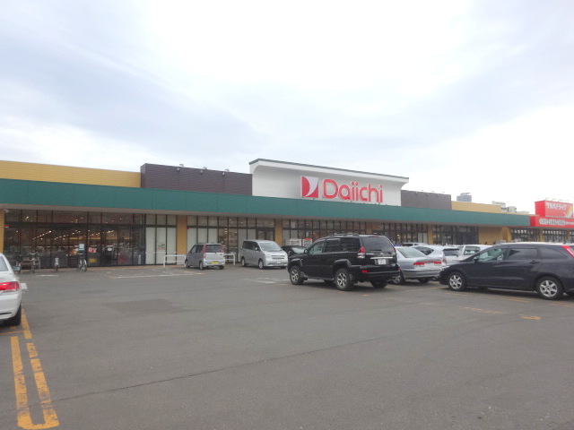 スーパー　ダイイチ八軒店（スーパー）まで440m