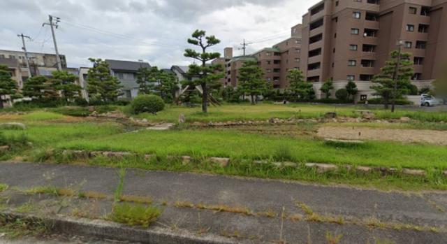 【高松市春日町のマンションの公園】