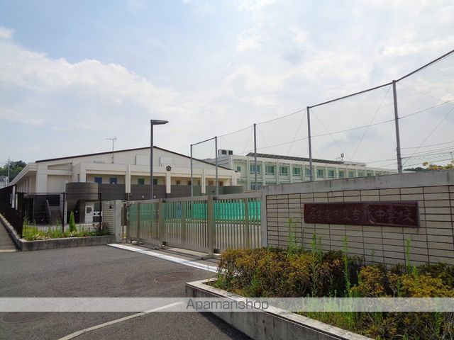 中学校　吉根中学校（中学校）まで1407m