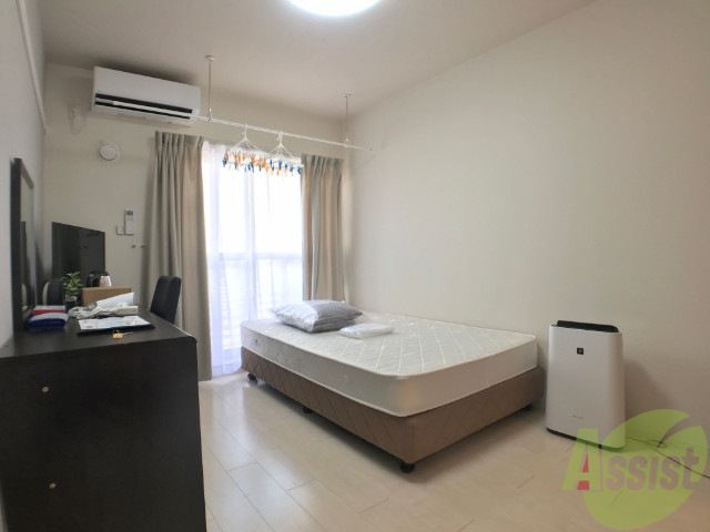 居室・リビング　リビングはこんな感じです。窓が大きくて良く陽が入ってきます。