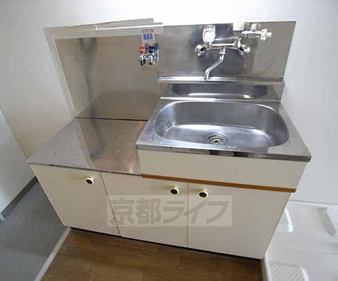 キッチン　二口コンロ置けます。