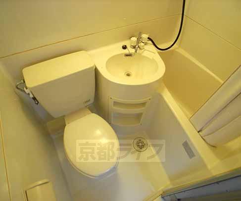 バス・シャワールーム　シャワーカーテンついてます