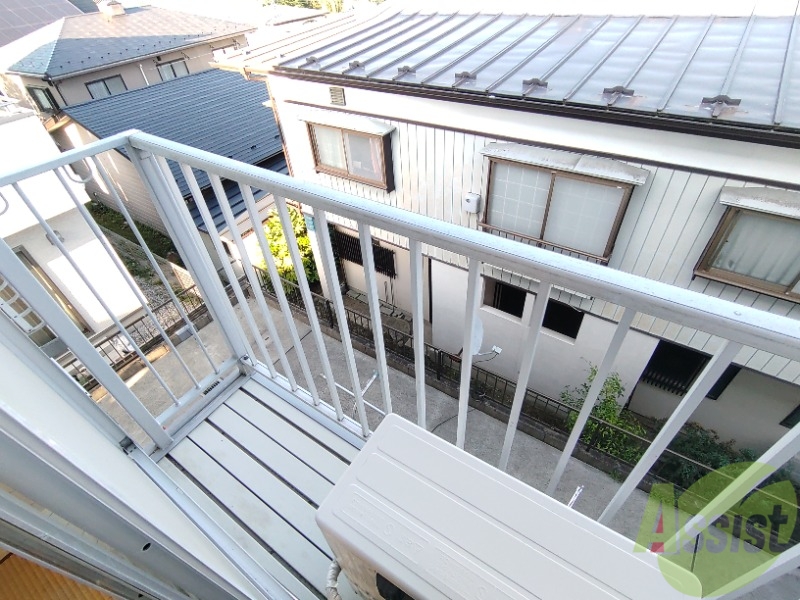 バルコニー　ベランダはよく日が当たり気持ちの良い空間です。