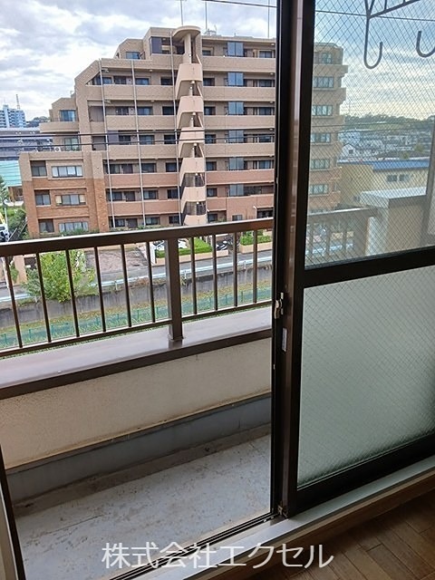 バルコニー　南向きで日当たり良好です。