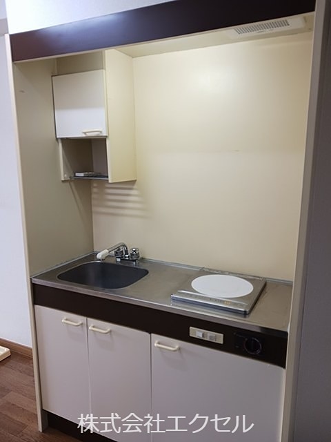 キッチン　コンロ付きなので便利です。