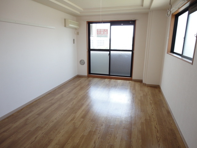 埼玉高速鉄道 戸塚安行駅 徒歩1分 6階建 築24年の居間写真