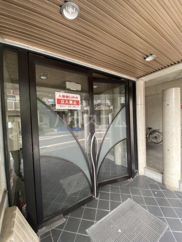 【京都市西京区松尾井戸町のマンションのエントランス】