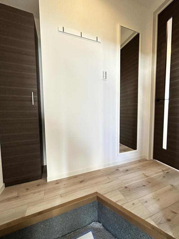 玄関　シューズボックス付き玄関♪全身ミラー付きです♪