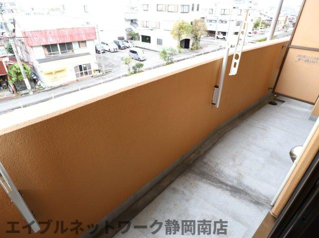 バルコニー　お洗濯にも便利なバルコニー付き