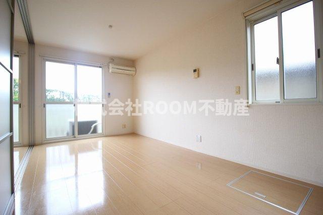 その他部屋・スペース　開放的な寝室です