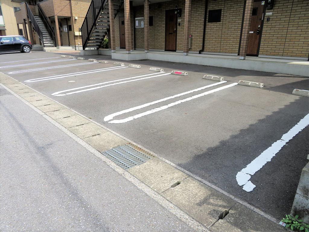 駐車場　一台分利用可能です！