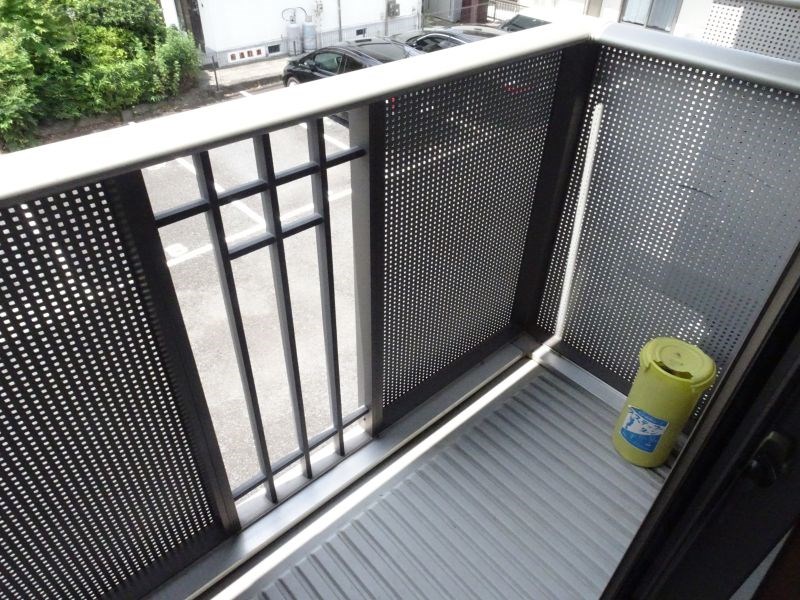 バルコニー　太陽光がたっぷり注ぐバルコニー