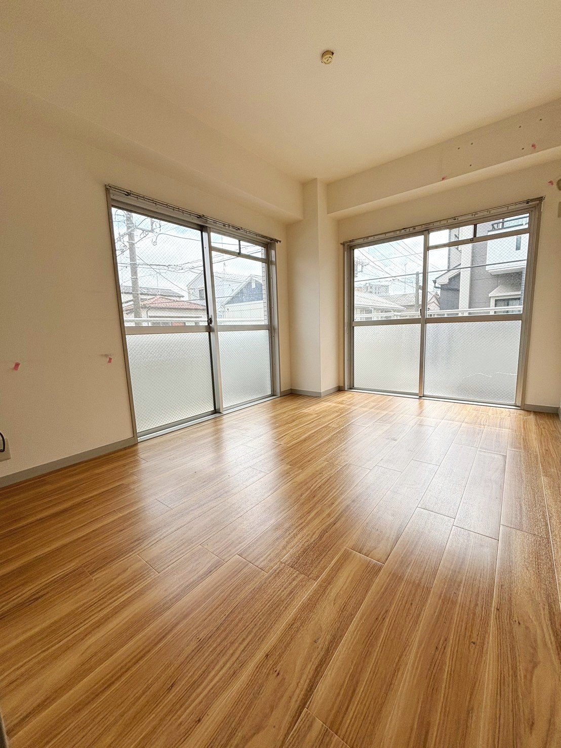 居室・リビング　角部屋で明るいお部屋です！