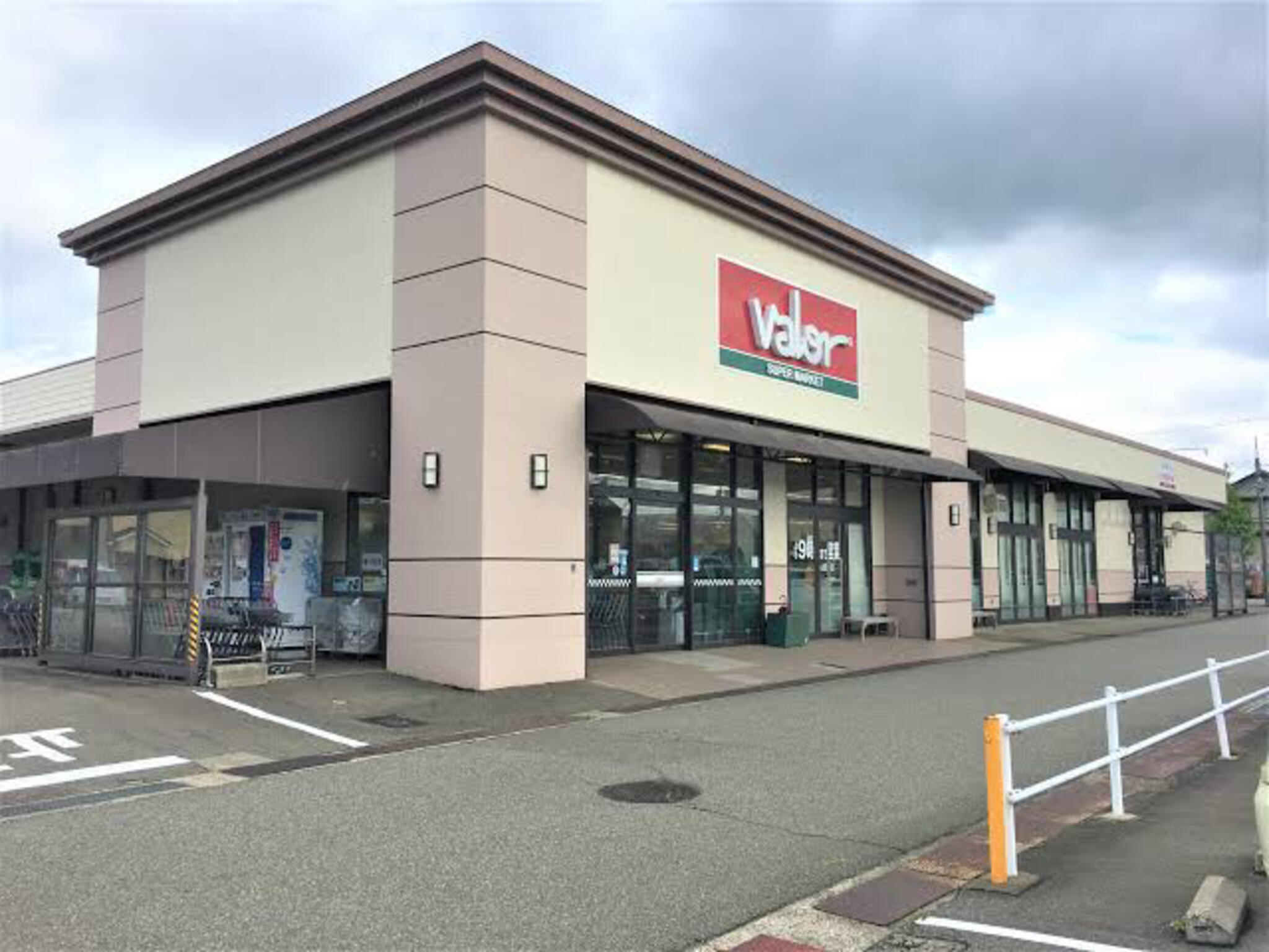 スーパー　バロー金沢高尾店（スーパー）まで1231m