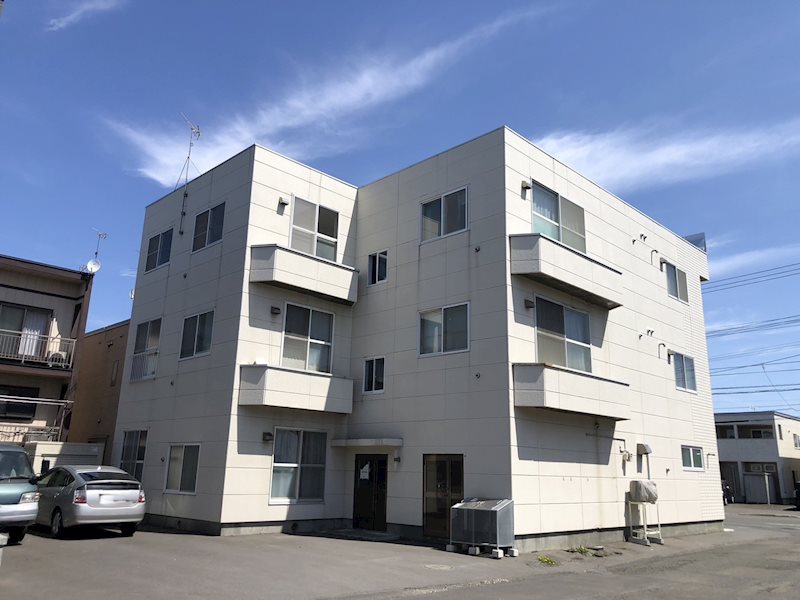 札幌市北区篠路四条のマンションの建物外観