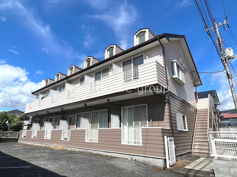 足柄上郡開成町吉田島のアパートの建物外観