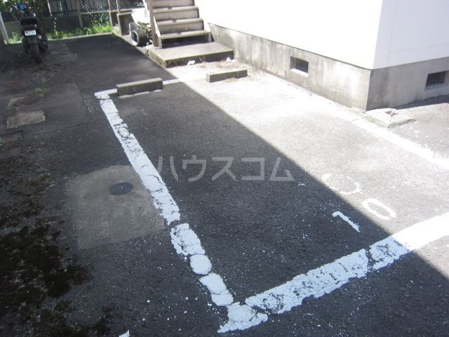 【名古屋市中川区供米田のアパートの駐車場】