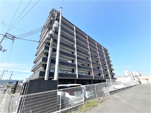 【岡山市中区高屋のマンションの建物外観】