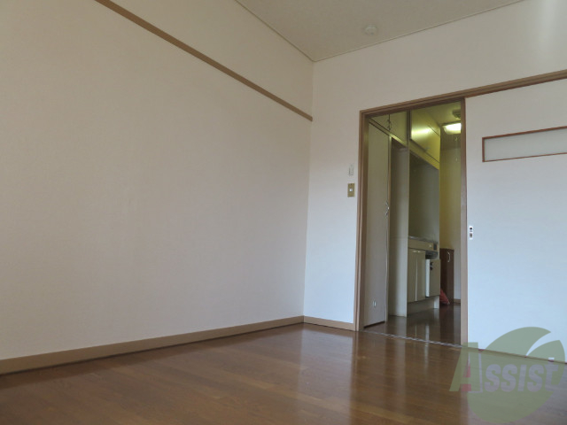 その他部屋・スペース　全面フローリングなので安心してベットも置けますね