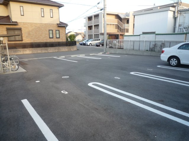 【アモラカーザ砂川の駐車場】