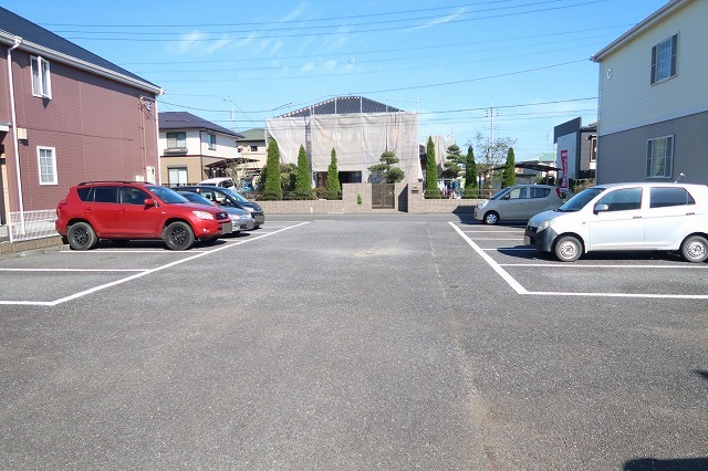 【土浦市おおつ野のアパートの駐車場】