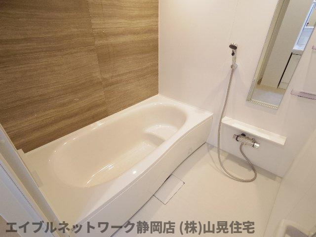 バス・シャワールーム　お風呂で日々の疲れを落としましょう
