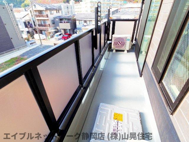 バルコニー　陽当たり良好なバルコニーです