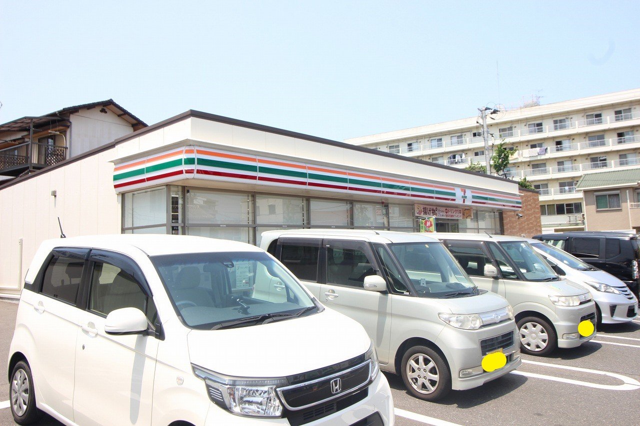 コンビニ　セブンイレブン戸畑東大谷1丁目店（コンビニ）まで438m