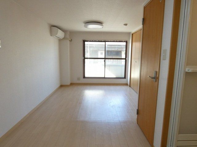 その他部屋・スペース　明るい洋室のお部屋です。