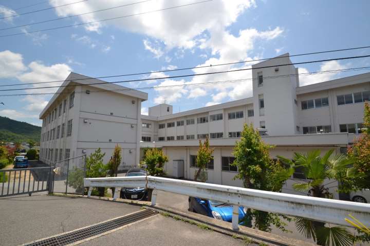 小学校　平岩小学校（小学校）まで591m