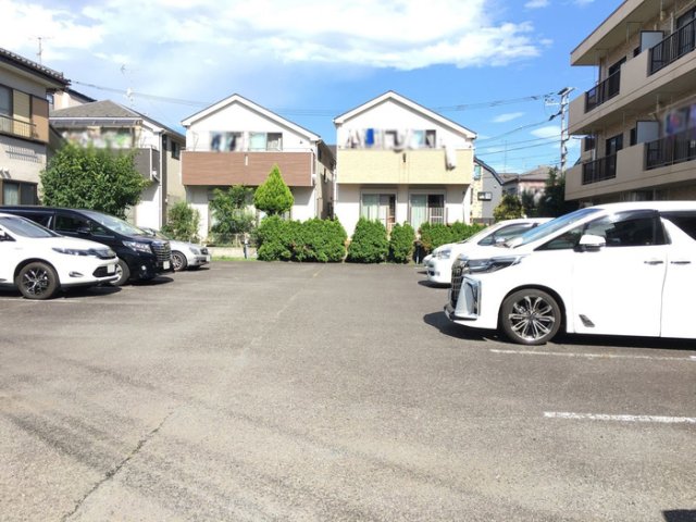 【相模原市南区若松のマンションの駐車場】