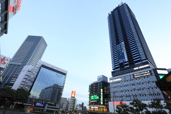 【広島市東区若草町のマンションのショッピングセンター】